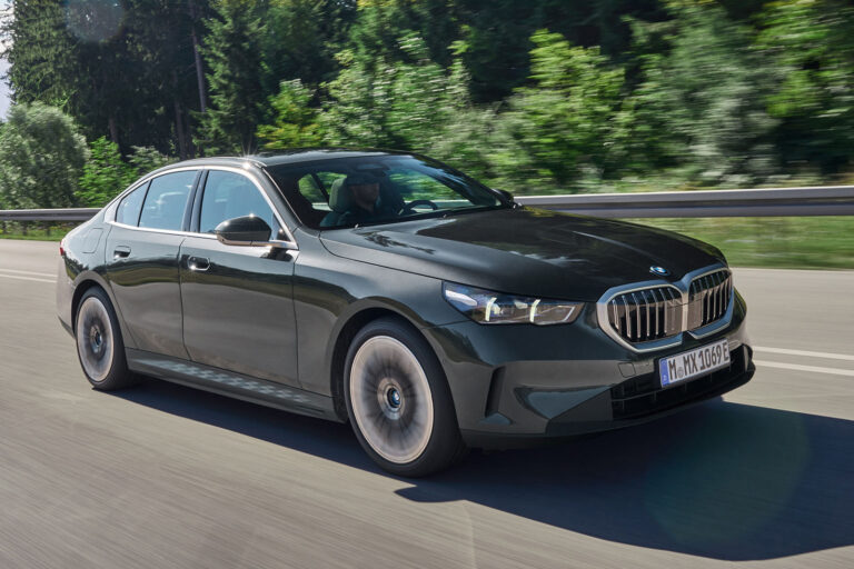 bmw 550e review 2024 01 tracking front 0