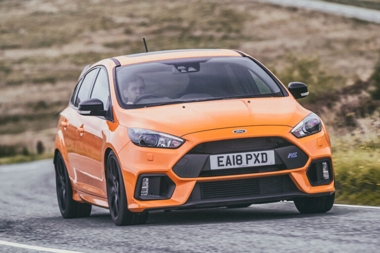 ford focus rs front quarter cornering