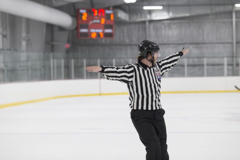 referee2 unsplash