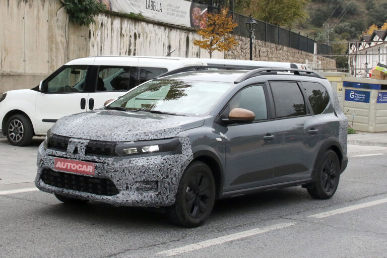 dacia jogger facelift front quarter