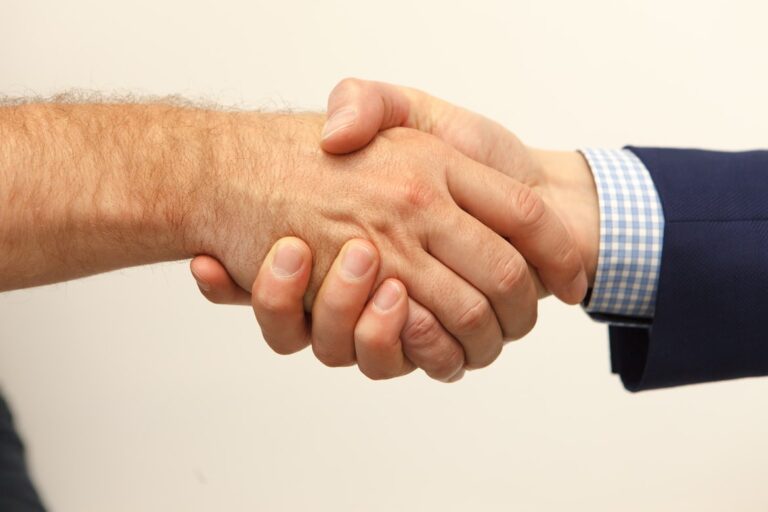 handshake2 unsplash