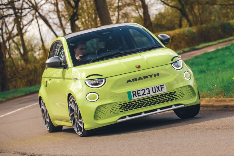 abarth 500e front cornering